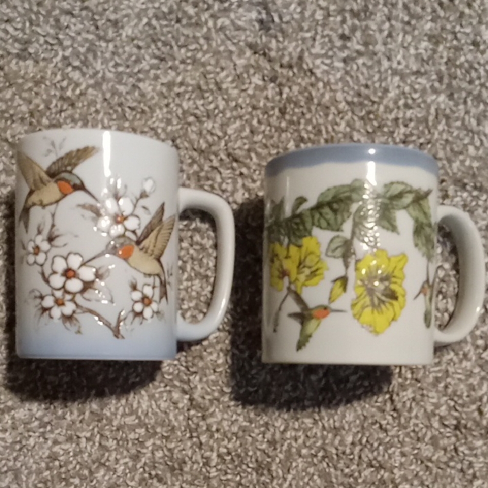 2 Floral Otagiri Hummingbird Mugs